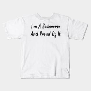 I am a bookworm and proud of it Kids T-Shirt